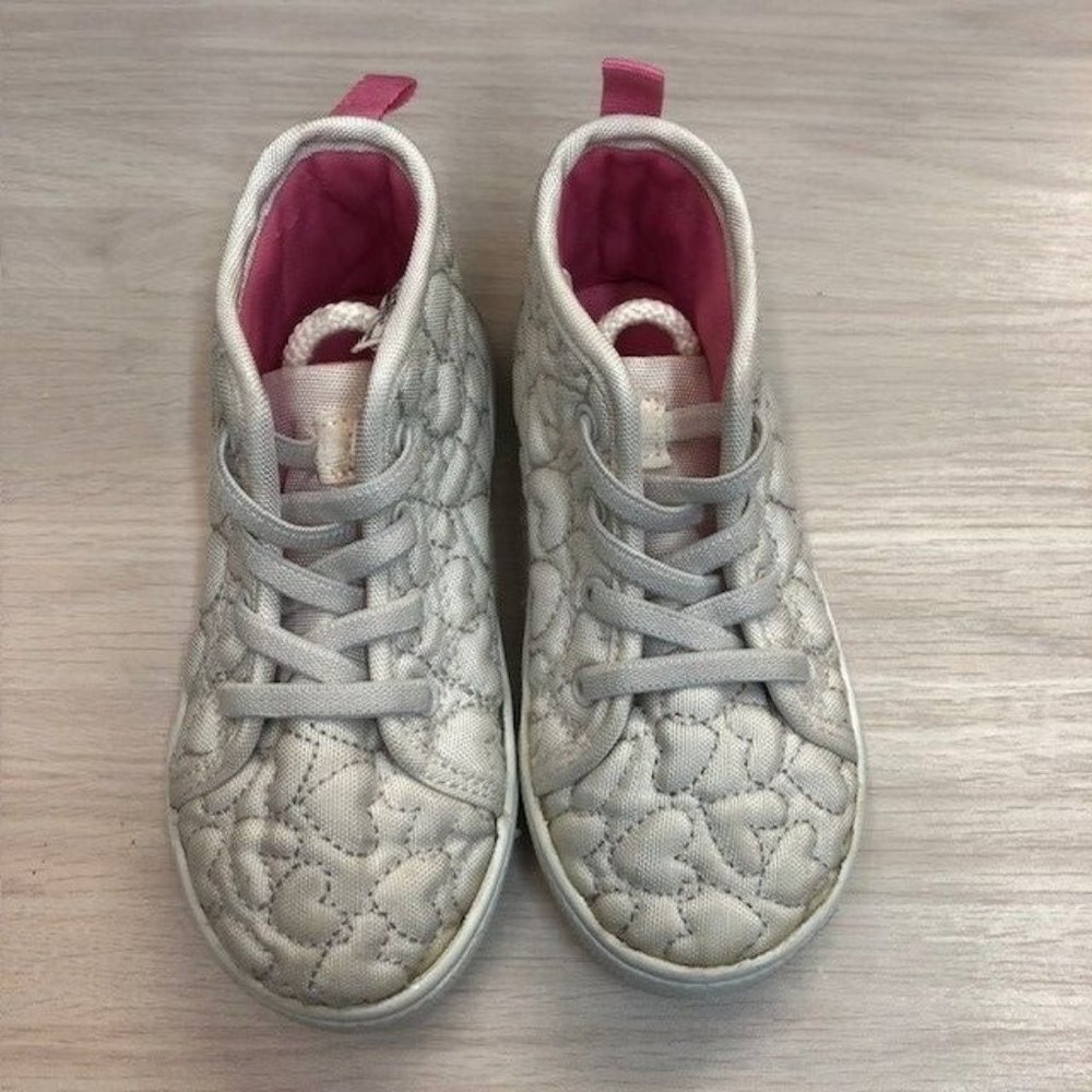 Carters Heart Sneakers SZ. 9M Kids
